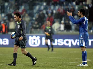 Ο Ολυμπιακός πήρε το «διπλό» επί του Ηρακλή εν μέσω διαμαρτυριών