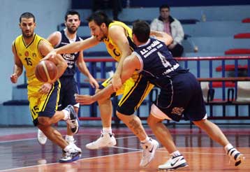 Ανετος ο Ιωνικός στην Αθήνα, νίκη του ICBS στην Ξάνθη