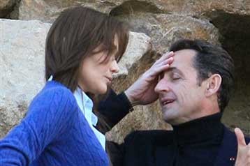 Δεν «σώζει» τη δημοτικότητα Σαρκοζί η υπερπροβολή του έρωτα για την Κάρλα