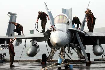 Πτώση αμερικανικών μαχητικών F-18 στον Περσικό Κόλπο