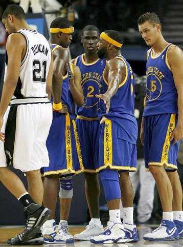 Παραδόθηκαν στην παράταση οι Σπερς, νίκη με 137 πόντους οι Σανς