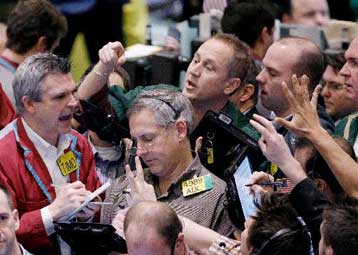 Πάνω από τα 96 δολάρια το πετρέλαιο, νέο ρεκόρ για τον χρυσό