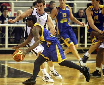 Τρίποντη… αυτοκτονία στην παράταση για τον ΠΑΟΚ, 73-65 από τη Σαμάρα