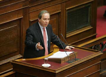 «Φρένο» Αλογοσκούφη στις αυξήσεις μισθών λόγω των ανησυχιών για τον πληθωρισμό