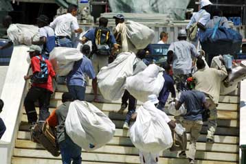 Περιστατικό αστυνομικής ρατσιστικής βίας κατά μικροπωλητή καταγγέλλει ο ΣΥΝ