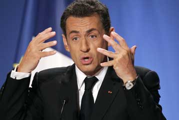 Το «σόου Σαρκοζί» σχολιάζουν ο γαλλικός και ο διεθνής Τύπος