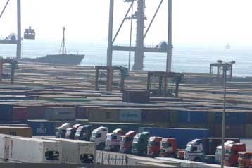 Κλιμάκωση κινητοποιήσεων από τους λιμενεργάτες, με σύμμαχο τη Νομαρχία Πειραιά