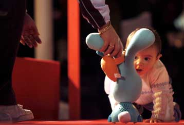 Ζευγάρια «δανείζονται» μωρό για χάρη ολλανδικού ριάλιτι