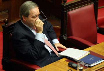 Οι κυβερνητικοί ισχυρισμοί για υγιή και γερή οικονομία καταρρέουν, λέει η Αντιπολίτευση