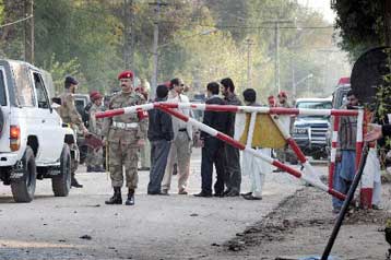 Τουλάχιστον 26 νεκροί από επίθεση αυτοκτονίας στο Πακιστάν