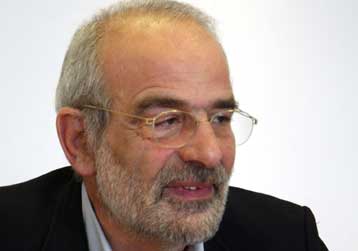 Δηκτική απάντηση Αλαβάνου στα περί «κουραμπιέδων» της Αλέκας Παπαρήγα