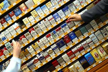 H κυβέρνηση Μπους «υποκύπτει στις πιέσεις της καπνοβιομηχανίας»