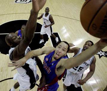 Μίνι έκπληξη στο Σαν Αντόνιο με νίκη των Πίστονς επί των Σπερς