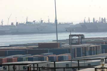 Επεισόδια στο λιμάνι του Πειραιά κατά της ιδιωτικοποίησης του ΟΛΠ