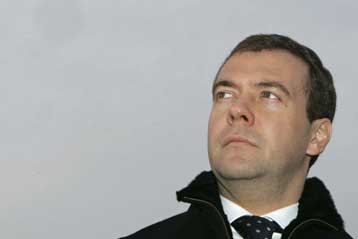 Την αναβίωση του ρωσικού ναυτικού ζητά ο πρωθυπουργός Ντ.Μεντβέντεφ