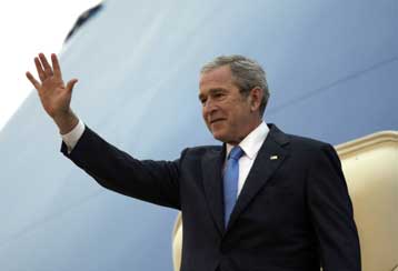 Τουλάχιστον 10 χρόνια θα μείνει ο αμερικανικός στρατός στο Ιράκ, δηλώνει ο Τζ.Μπους