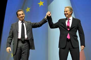 Τροφή στις φήμες που τον «βλέπουν» πρόεδρο της ΕΕ δίνει ο Τ.Μπλερ από το Παρίσι