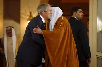 Οι ιρανικές απειλές πρέπει να απαντηθούν προτού να είναι αργά, λέει ο Μπους