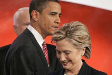 Προβάδισμα στις προκριματικές διατηρούν οι Τζον ΜακΚέιν και Χίλαρι Κλίντον