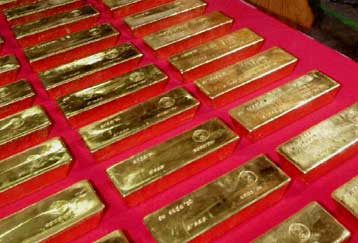 Νέο ιστορικό ρεκόρ για τον χρυσό, ξεπέρασε τα 900 δολάρια