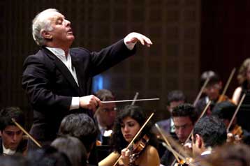 Παλαιστινιακό διαβατήριο στον διάσημο Αργεντινό μαέστρο Ντ.Μπαρενμπόιμ