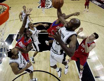 O Μπράιαντ είναι εδώ και οι Λέικερς πήραν στην παράταση τη νίκη στο Σιάτλ