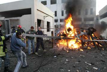 Τουλάχιστον τρεις νεκροί σε έκρηξη με στόχο διπλωματικό όχημα των ΗΠΑ στη Βηρυτό