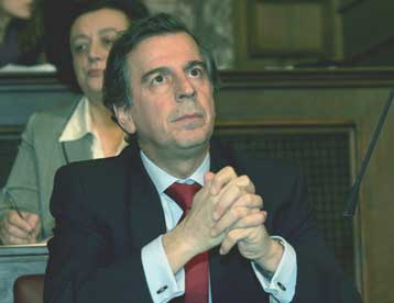 Θύελλα στην Επιτροπή Μορφωτικών Υποθέσεων για την κλήτευση του πρωθυπουργού