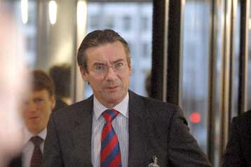 «Παγώνει» η Ολλανδία τη Συμφωνία Σύνδεσης Σερβίας-ΕΕ ζητώντας παράδοση Μλάντις