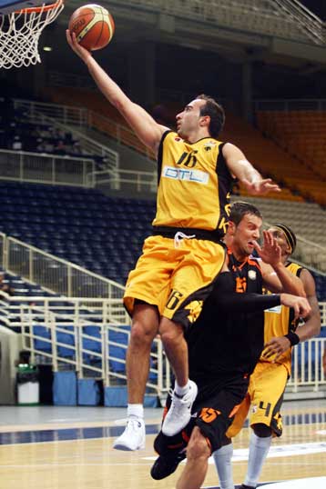 Πρόβλημα με Τσάμη στην ΑΕΚ ο οποίος υπέστη εξάρθρωση ωμοπλάτης