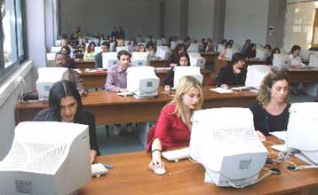 Προσφυγή της Κομισιόν στο Ευρωπαϊκό Δικαστήριο για τα όρια συνταξιοδότησης των γυναικών