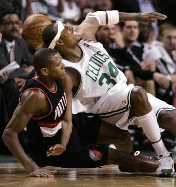 Oι Κινγκς υποκλήθηκαν στους Ράπτορς  με 116-91