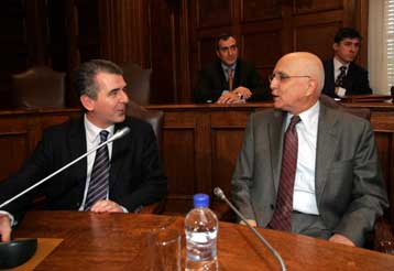 Αυστηρότερη εφαρμογή των ευρωπαϊκών οδηγιών για το περιβάλλον ζήτησε ο αρμόδιος επίτροπος