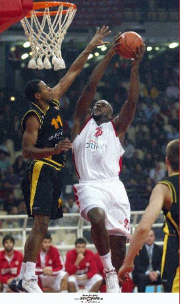 «Αυτοκτόνησε» ο Ολυμπιακός στην Πολωνία, έχασε 63-59 από την Πρόκομ Τρεφλ