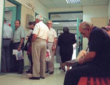 Μείωση συντάξεων και αύξηση εισφορών προτείνει η διοίκηση του ΙΚΑ-ΕΤΑΜ