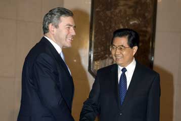 Πρόσκληση του Γκ.Μπράουν στην Κίνα να επενδύσει στη Βρετανία