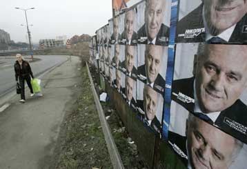 Με φόντο το Κόσοβο προσέρχεται την Κυριακή στις κάλπες η Σερβία