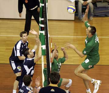 Νικητής ο Ολυμπιακός του μεγάλου ντέρμπι με τον Ηρακλή, περίπατος του Παναθηναϊκού