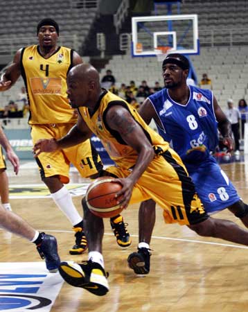 Εσπασε το σερί των ηττών η ΑΕΚ με 90-72 επί του Κολοσσού