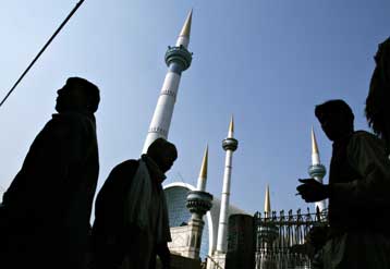 Σύλληψη 15χρονου για εμπλοκή στη δολοφονία της Μπεναζίρ Μπούτο