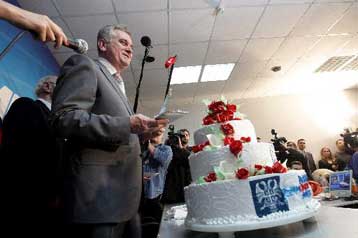 Νίκολιτς και Τάντιτς στο δεύτερο γύρο με προβάδισμα των εθνικιστών