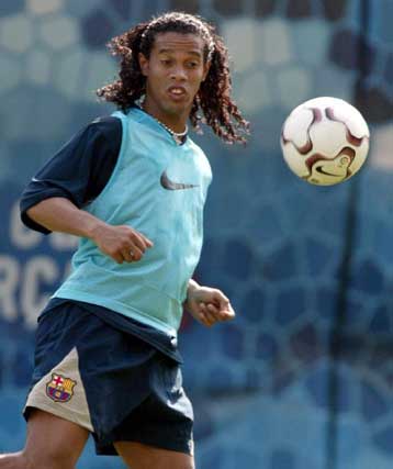 Δυναμικά η Ιντερ στη μάχη για τον Ροναλντίνιο