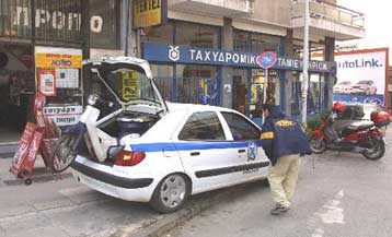 Αιματηρή ληστεία στο Ταχυδρομικό Ταμιευτήριο στην πλατεία Αττικής