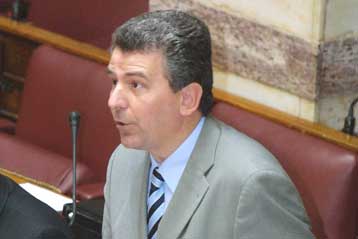 Δεν είναι επικίνδυνο για την υγεία το πόσιμο νερό της ΕΥΔΑΠ, δηλώνει το ΥΠΕΧΩΔΕ