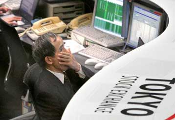 Οι φόβοι για οικονομική ύφεση προκαλούν αναταραχή στις διεθνείς αγορές