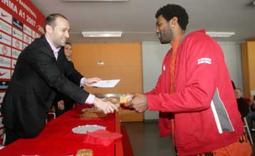 Πρέπει να συνέλθετε γρήγορα, προειδοποίησε ο Π. Αγγελόπουλος στους παίκτες