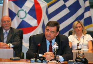 Kυβέρνηση προσωπικοτήτων για την έξοδο από την κρίση ζήτησε ο Γ.Καρατζαφέρης