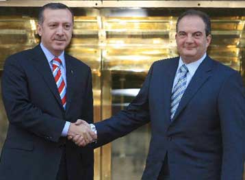 Καλό κλίμα χωρίς δεσμεύσεις στις συνομιλίες Καραμανλή-Ερντογάν