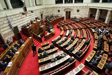 Εν μέσω διαξιφισμών υπερψηφίστηκε ο νέος εκλογικός νόμος