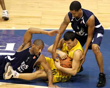 Νικητής στην Πόλη ο Αρης, 84-74 την Εφές Πίλσεν